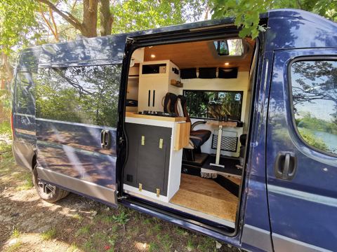 Obytná dodávka campervan – vlastní přestavba — fotografie 4